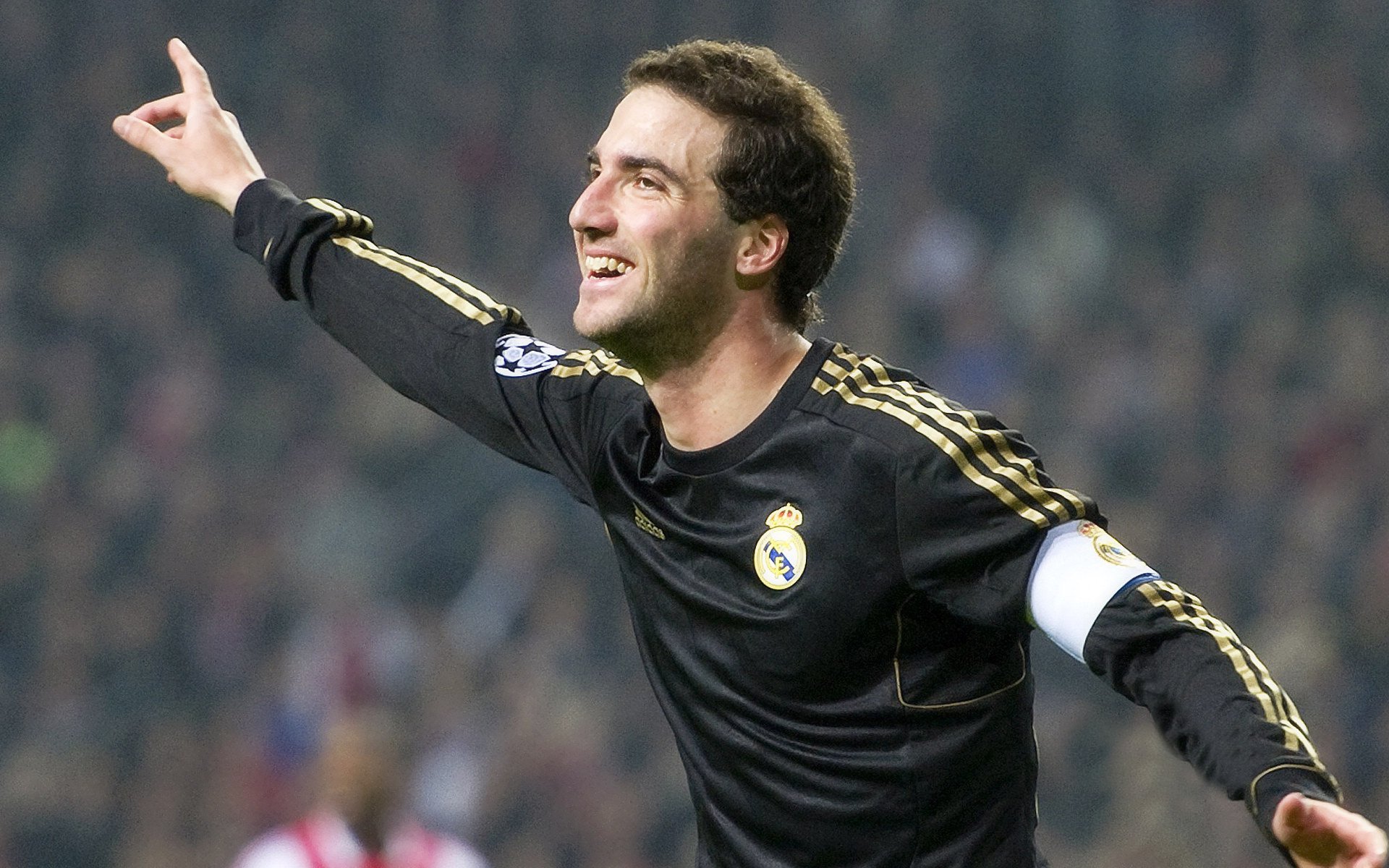 F1史上首次!争冠三人最终积分或打平,维斯塔潘需包揽剩余冠军!